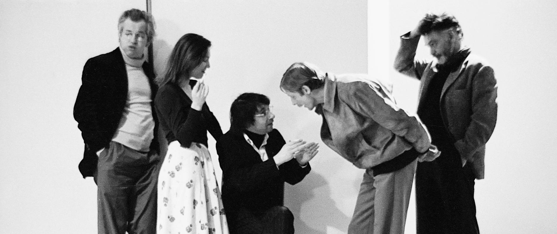 Exposição do vazio dos rituais sociais em “Trilogia do reencontro”, de Botho Strauss